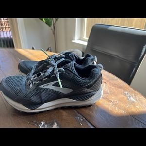 Brooks womens 7.5 shoes